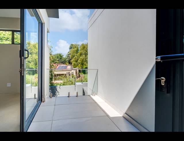 5 BEDROOM HOUSE FOR SALE IN BRYANSTON